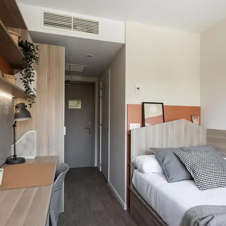 Amro Pamplona Residencia De Estudiantes Apartment Exterior photo